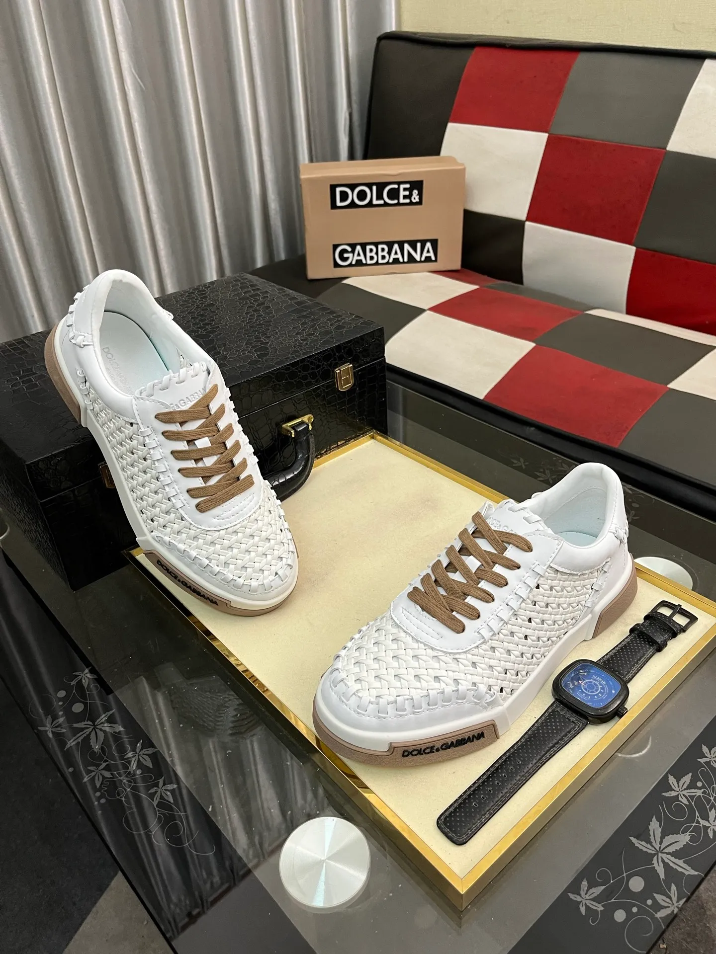Men's shoes 💰458⌚️⌚️DG's latest popular casual shoes 🔥🔥, the tongue has the brand's iconic details, and the combination of silk cowhide and cow suede enhances the style. Fashionable and versatile, it can complement any look. Create an exquisite design with unique dynamic vitality and modern atmosphere, showing modern elegance. Size: 38-463️⃣Colors available